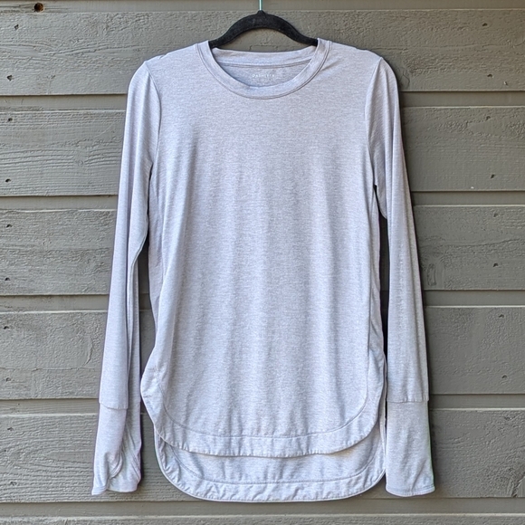 Athleta Uptempo Top Light Heather Gray Size Small Thumbholes Curved Hem - Picture 1 of 8